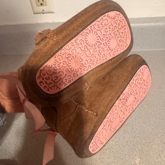 Ugg infant boots size 2 Sherpa lined - Picture 7 of 9